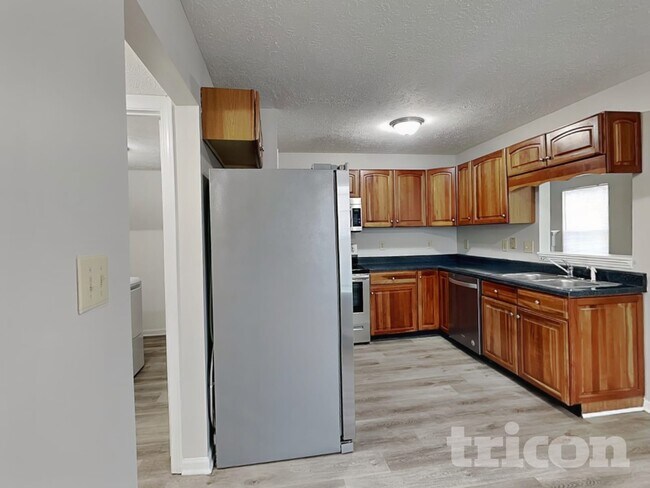 Building Photo - 6422 Coconut Ct