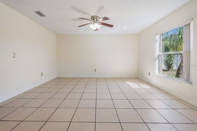 Building Photo - 2118 Ashley Lakes Dr