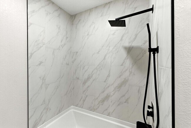 Building Photo - 528 Talladega St SE