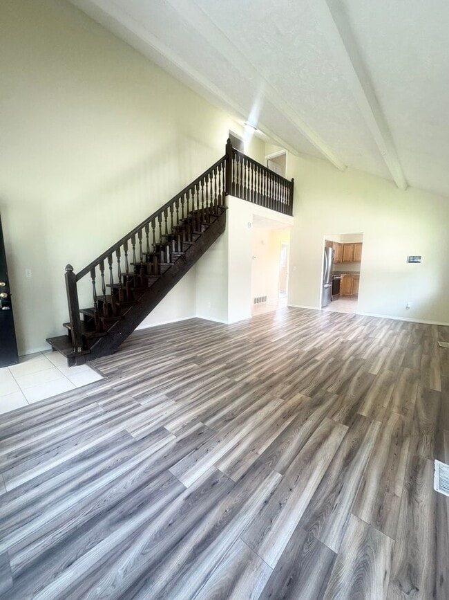 Building Photo - Spacious Two Bedroom Home! Available Now!