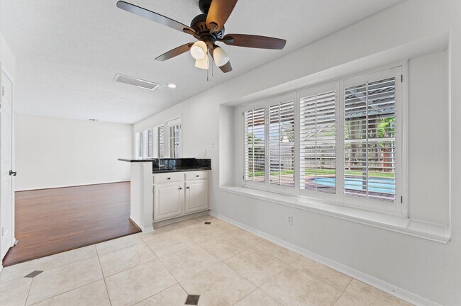 Building Photo - 3202 Kempwood Dr