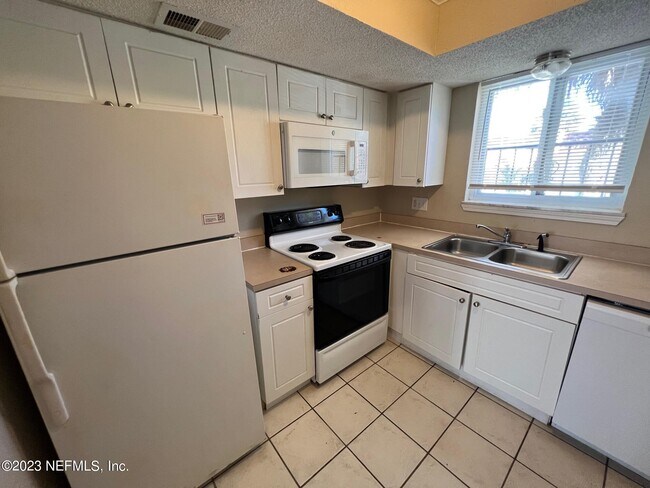 Building Photo - 6654 Bell Tower Ct