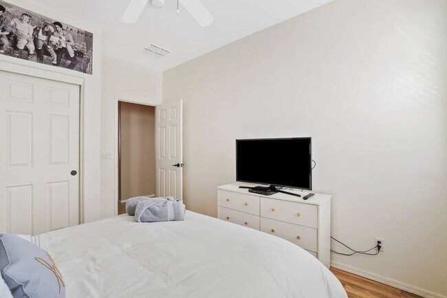 Building Photo - 488 E Diamond Trail