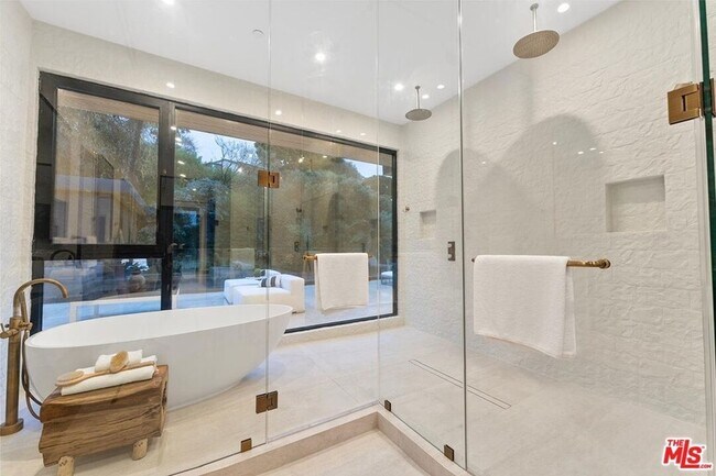 Building Photo - 9031 Alto Cedro Dr