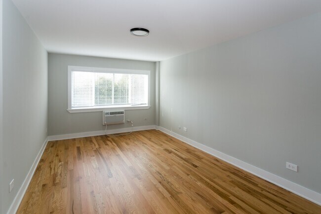 Building Photo - 699 Elm Pl