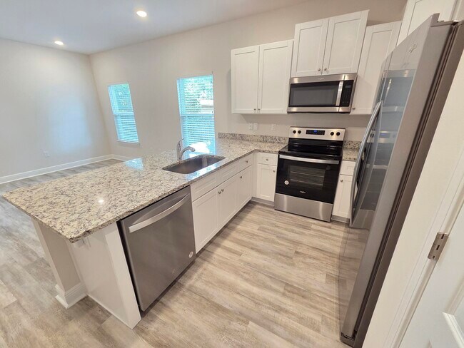 Building Photo - 1030 McLaren Cir