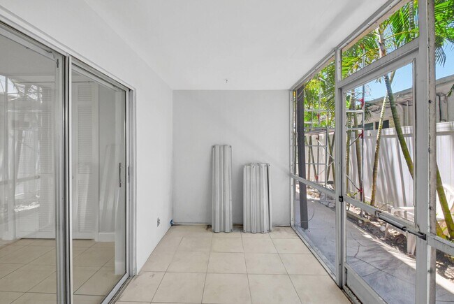 Building Photo - 3915 S Flagler Dr