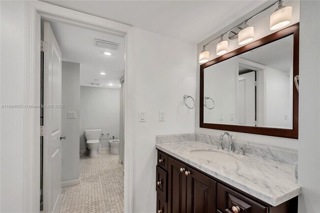 Building Photo - 5415 Collins Ave