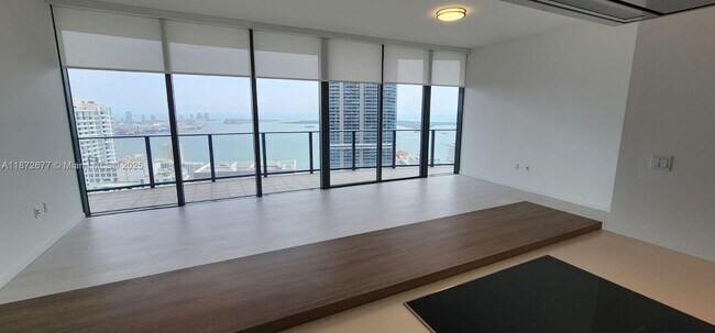 Building Photo - 1000 Brickell Plaza