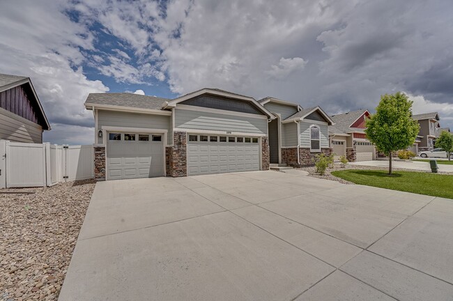 Building Photo - Stunning 5-Bedroom Home with Lake Views in...