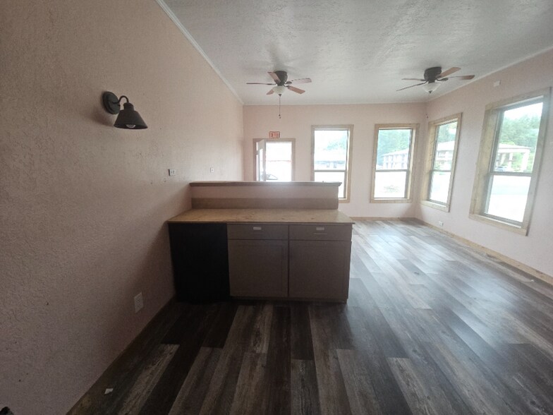 Building Photo - 16195 Highland Dr