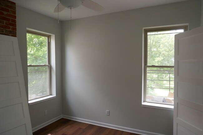 Bedroom - 875 Lexington Ave