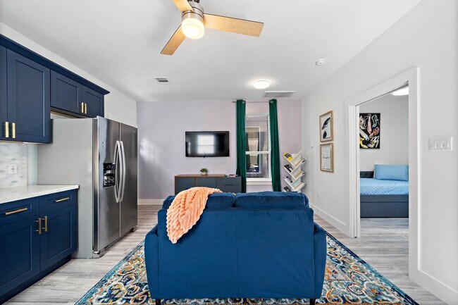 Building Photo - 207 E 38th St