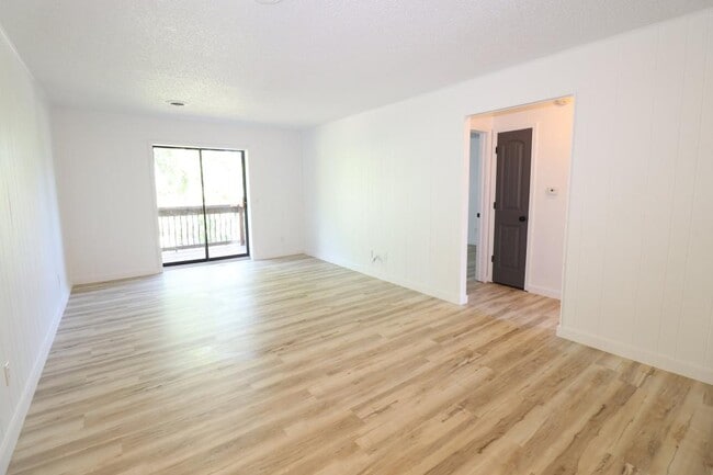 Building Photo - 122 Fairway Ave