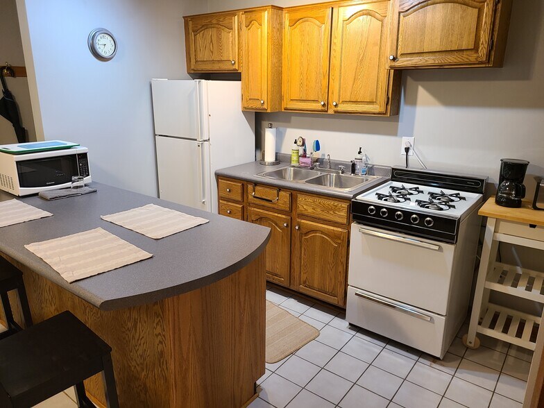 Stocked Kitchen - 1907 DuPont Ave S