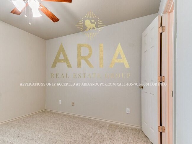 Building Photo - STUNNING 3 BED/2.5 BATH BROOKHAVEN DUPLEX!...