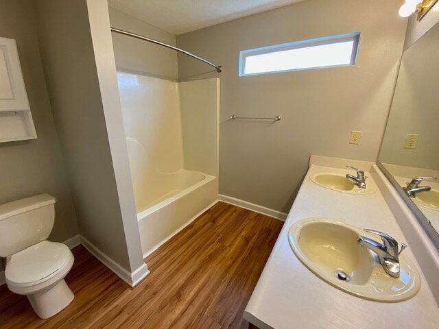 Building Photo - Beautiful 4 Bedroom home in Plainfield! Huge Storage!