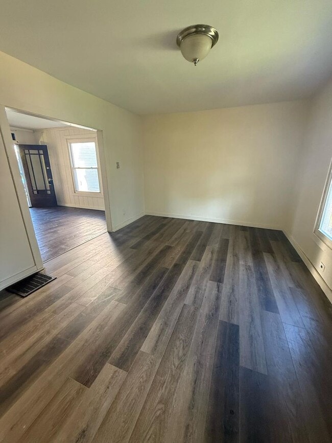 Primary Photo - 3 bedrooms house 1.5 bath