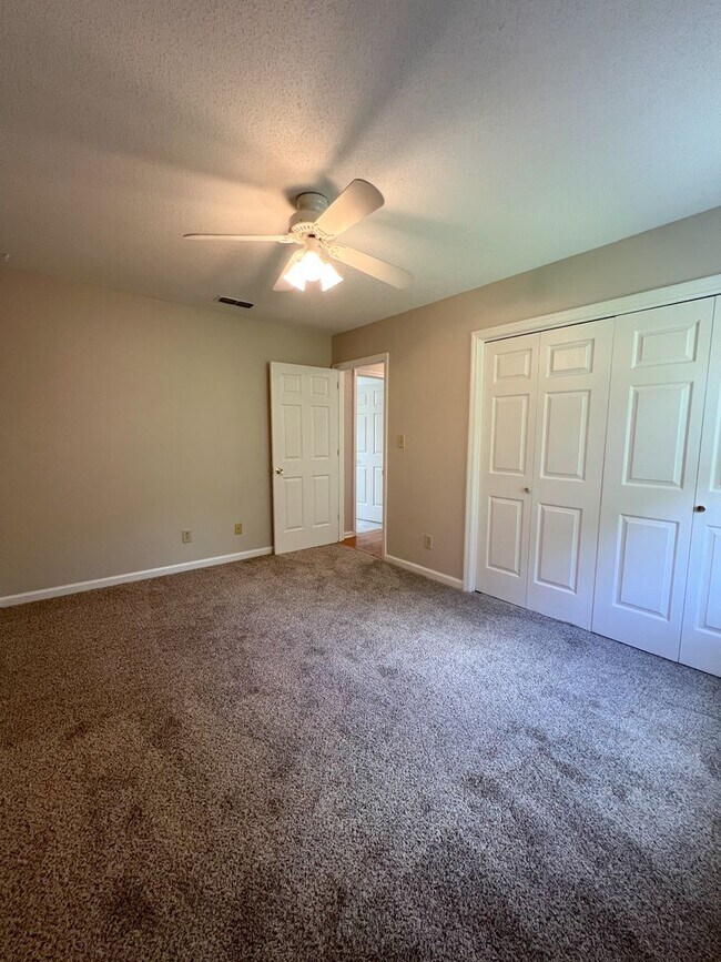 Building Photo - Gorgeous Single-Family Home! Large Deck, B...