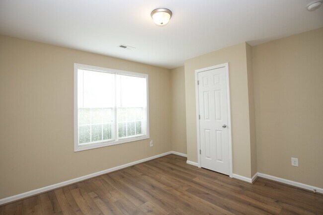 Building Photo - "Charming 3 Bed, 2 Bath Home in Spring Lak...