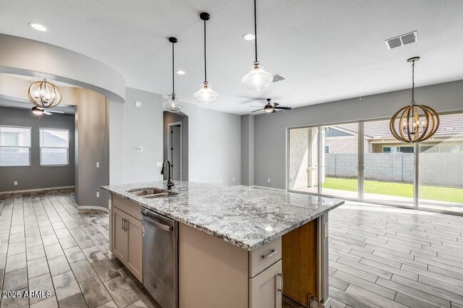 Building Photo - 2661 S Olympic Dr