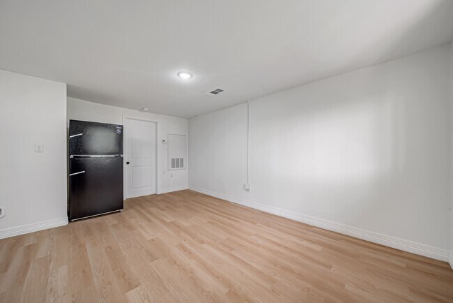 Building Photo - 411 Ave A