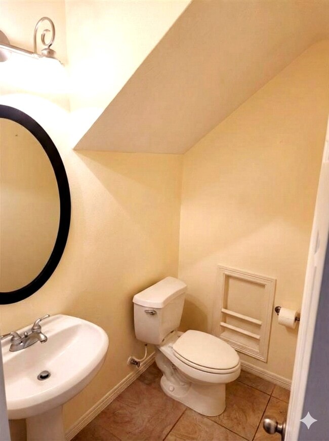 Building Photo - 1622 Cohn St