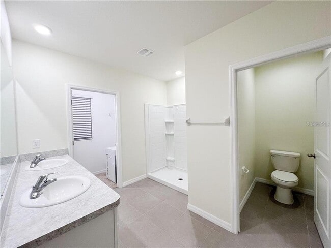 Building Photo - 16336 Little Garden Dr