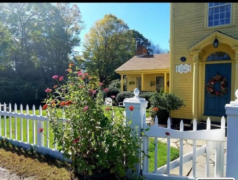 Primary Photo - 18 Town House Rd