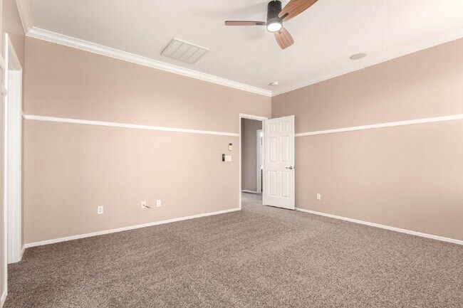 Building Photo - 15204 W Westview Dr