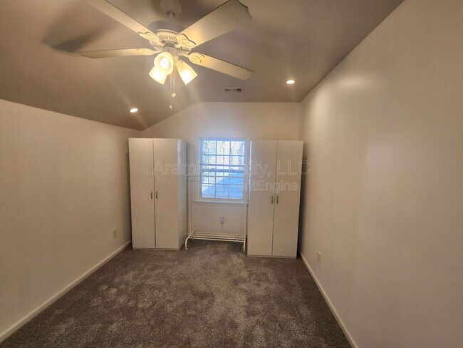 Building Photo - 1064 Curran St NW