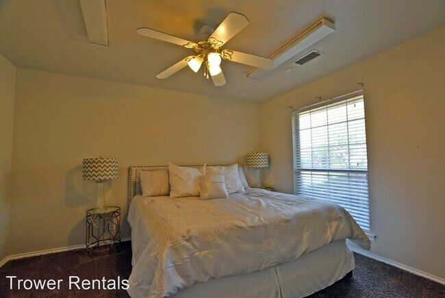Building Photo - 4 br, 3.5 bath House - 26 Dolores Ct.