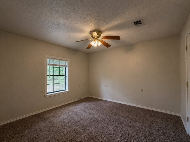 Building Photo - 712 Edgewood Cir
