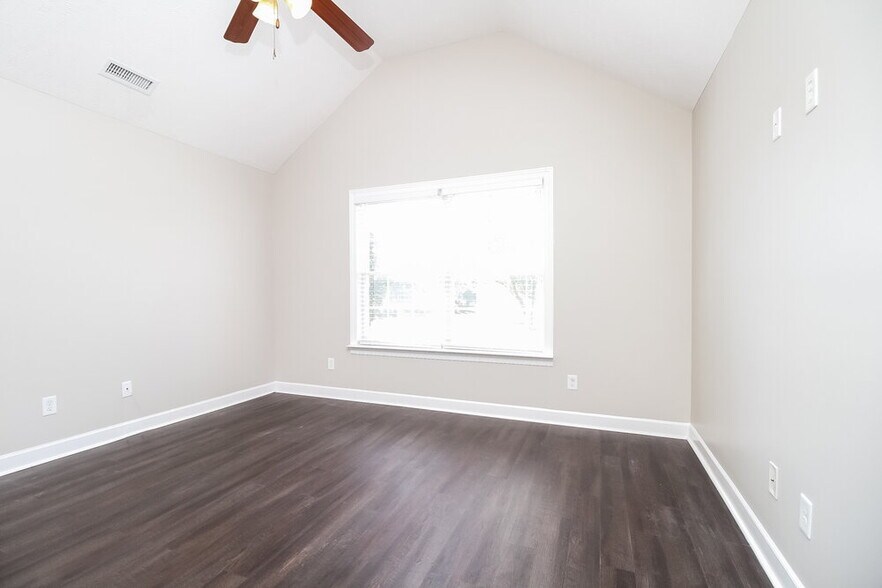 Building Photo - 3750 Maya Dr
