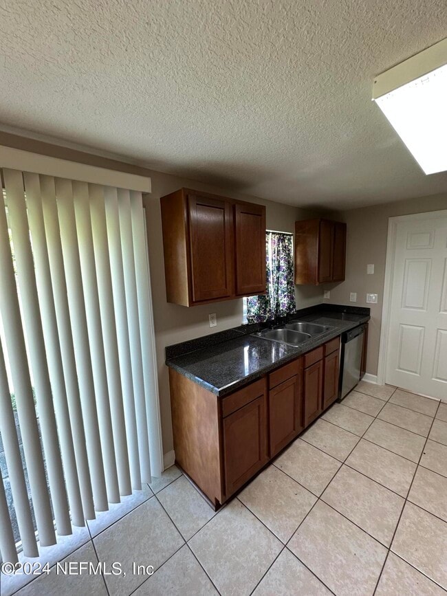 Building Photo - 10929 Weymouth Cir N