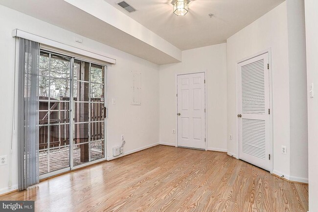 Building Photo - 6028 Madison Overlook Ct