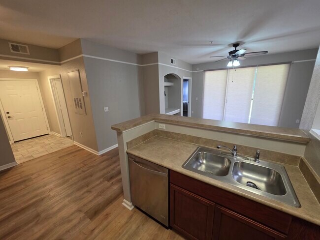 Building Photo - 2801 Chancellorsville Dr
