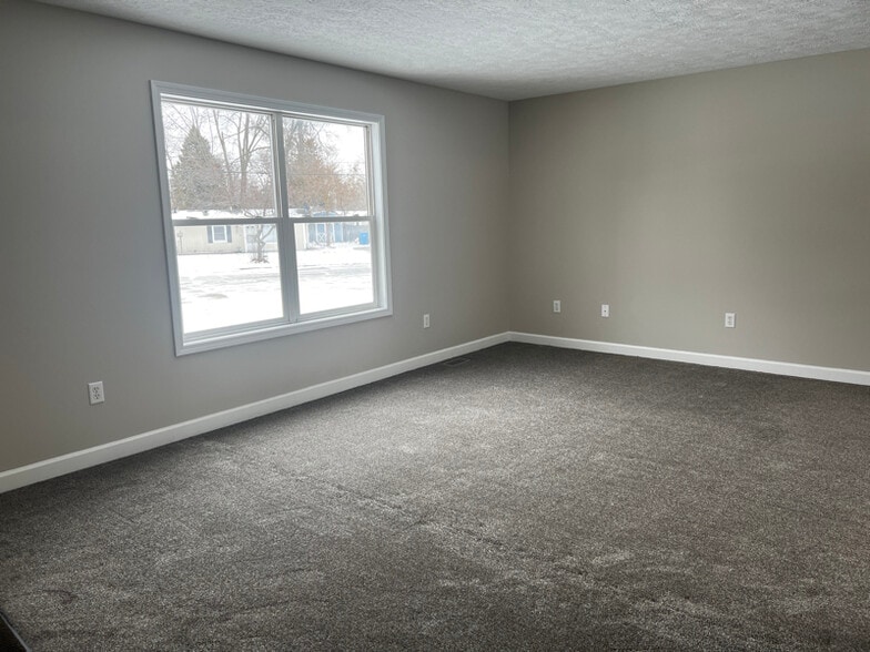 Building Photo - 5010 Delray Dr