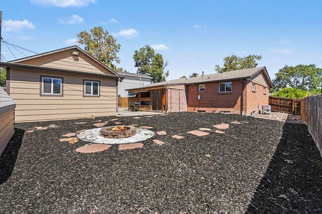 Building Photo - 6881 Fox Way
