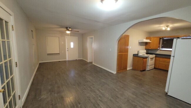 Building Photo - Recently remodeled 2 Bedroom 2 Bathroom