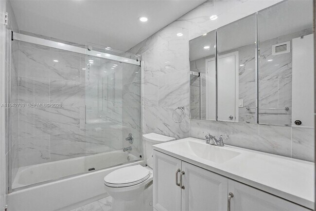 Building Photo - 3140 S Ocean Dr