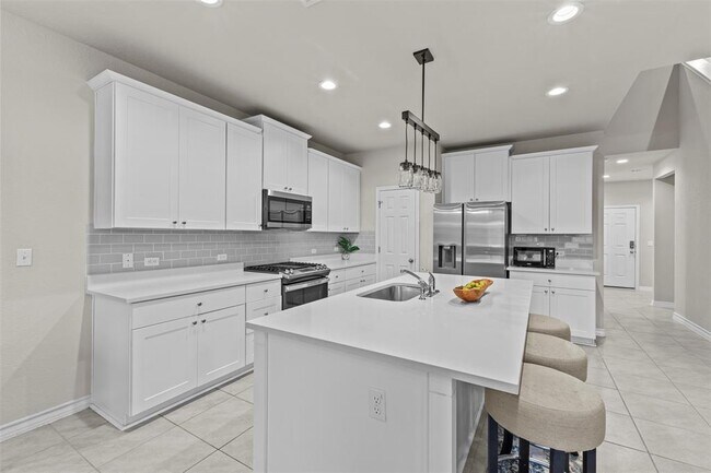 Building Photo - 11804 Saddle Rock Dr