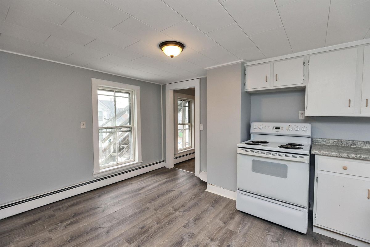 Building Photo - 27 School, D