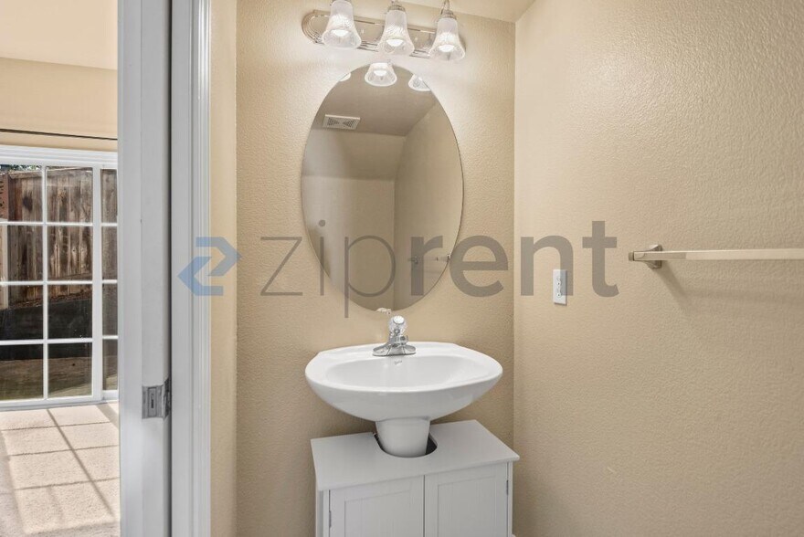 Building Photo - 20 Ashford Pl