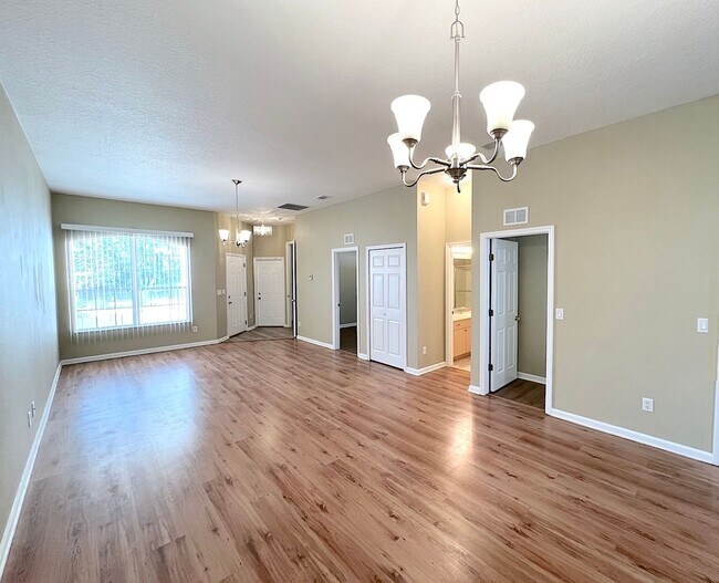 Building Photo - Huge 4 Bed 3 Bath 2 Car Townhome w FENCED YARD  for Rent!