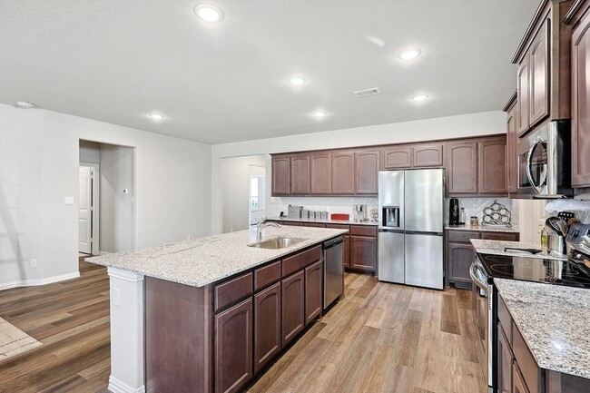Building Photo - 808 Feather Edge Dr