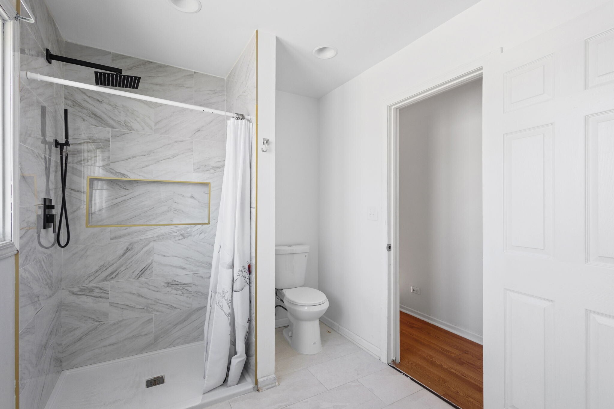 Building Photo - 5230 S Lockwood Ave