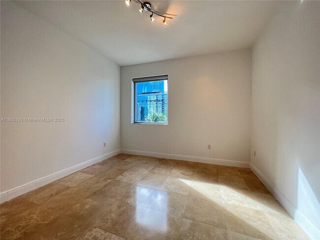 Building Photo - 1050 Brickell Ave