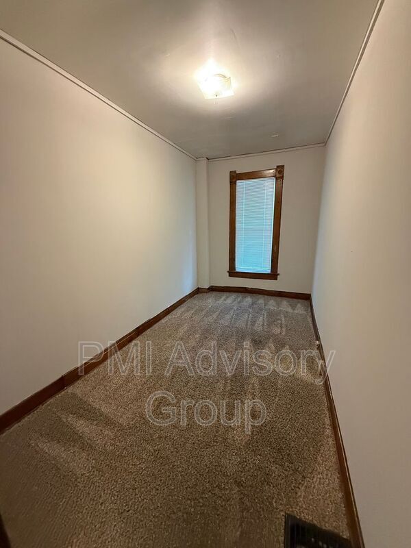 Building Photo - 105 SW Buchanan St