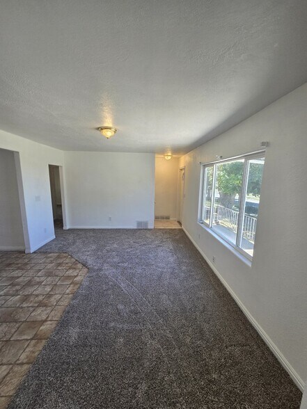 Building Photo - 509 W 200 S